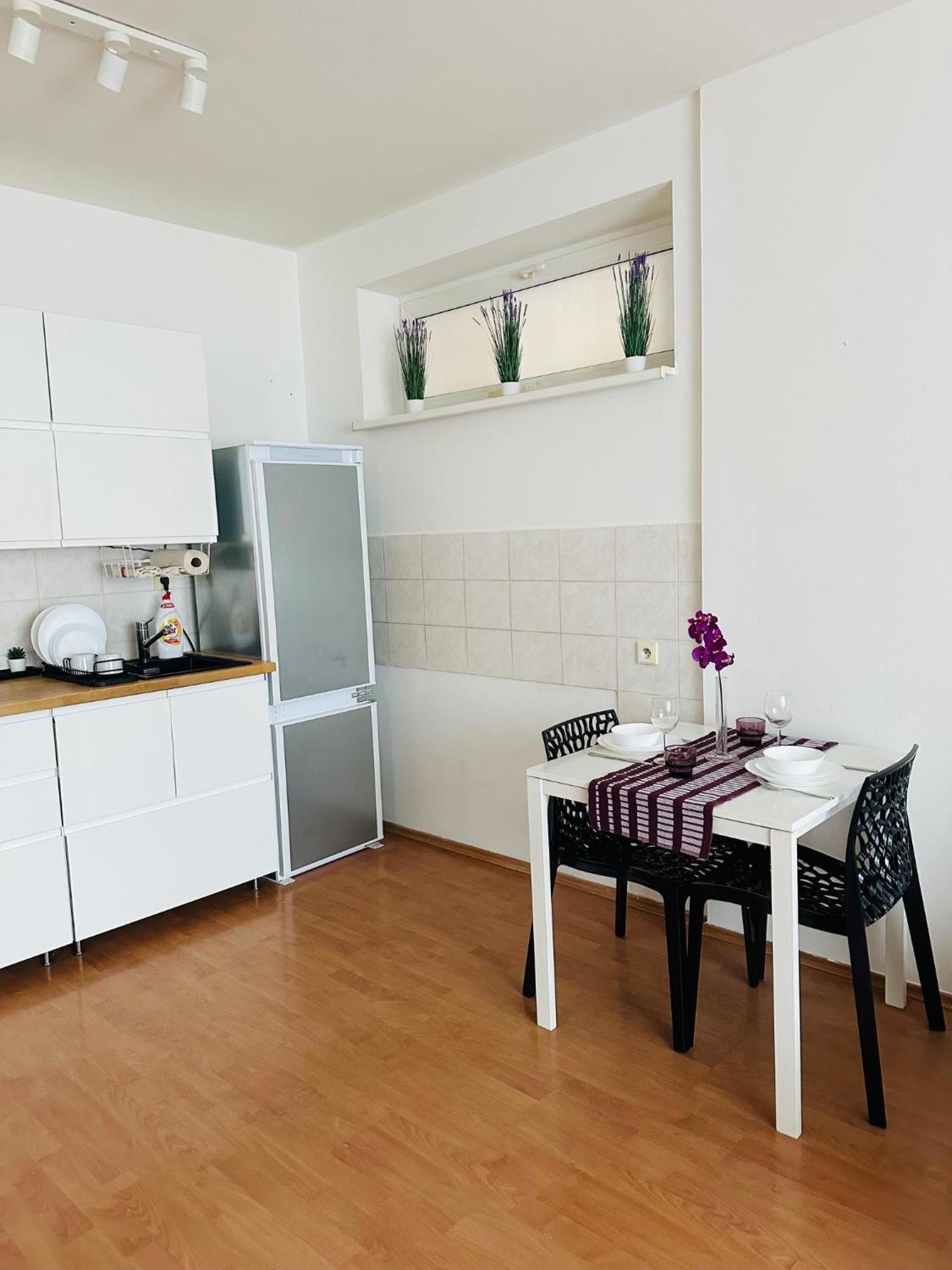 After Two Apartment Bratislava Esterno foto